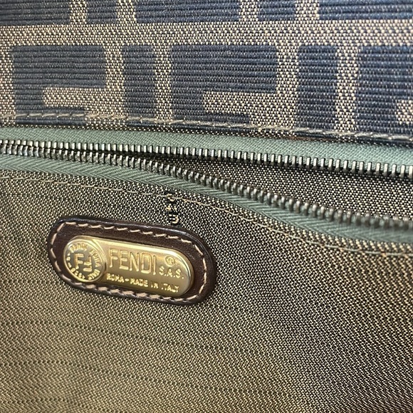 Authentic Fendi vintage shoulder bag - Picture 3 of 8